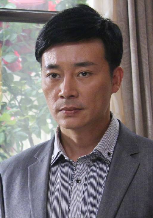 e">孙荣,毕业于北京电影学院,曾在马鞍山市话剧团工作,中国内地男演员