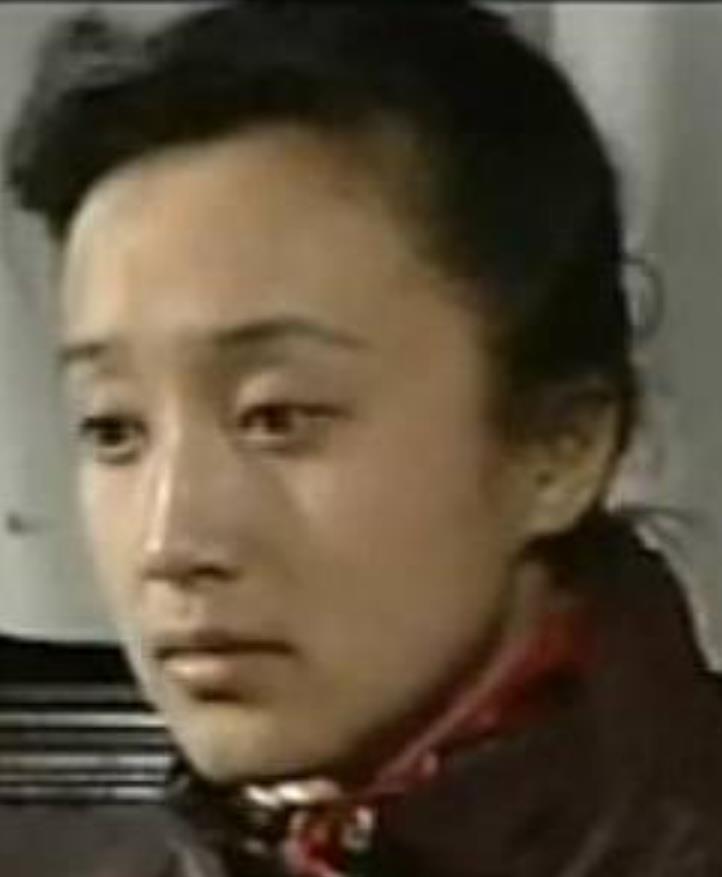 童老师是《 a target="_blank" href="/item/十六岁的花季/23357"