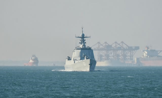  p>导弹驱逐舰呼和浩特舰,舷号161,是中国自主研究设计建造的新型导弹