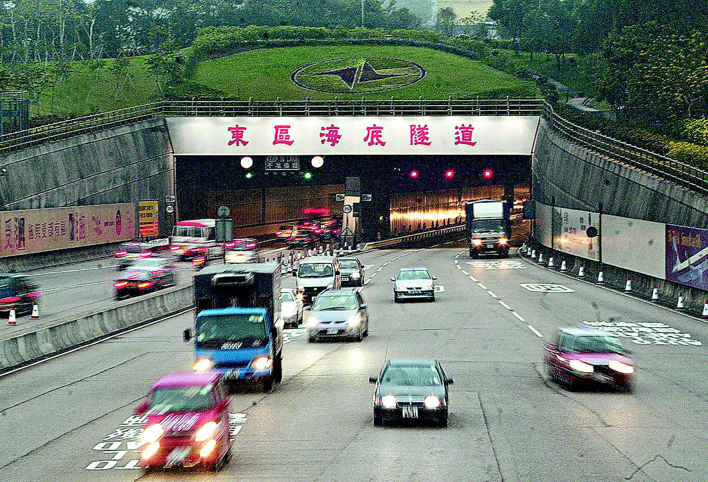  p>东区海底隧道(eastern harbour tunnel),简称东隧,是香港第2条过海