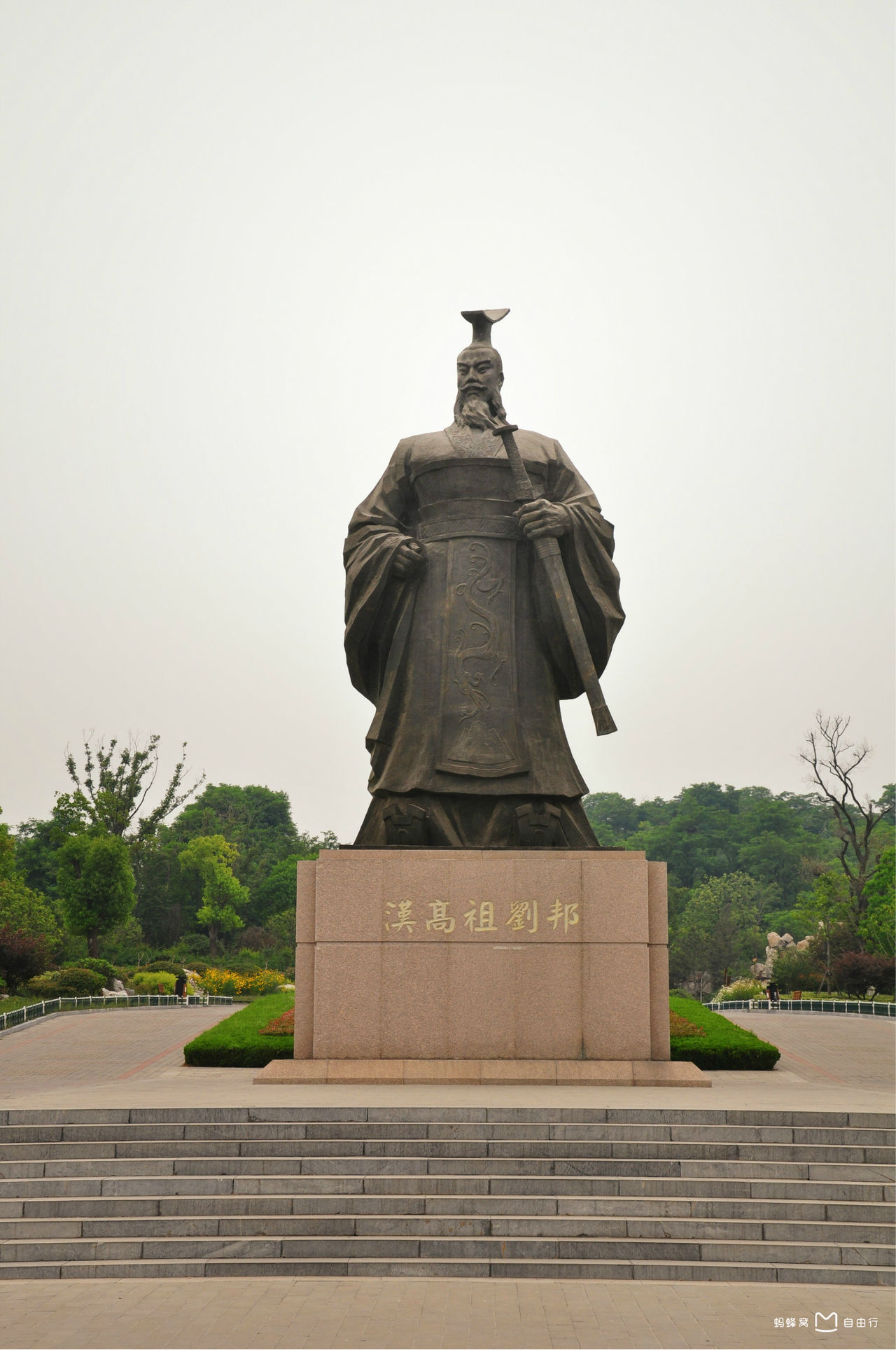  p>徐州汉文化景区位于江苏省徐州市云龙区三环兵马俑路1号,整个景区