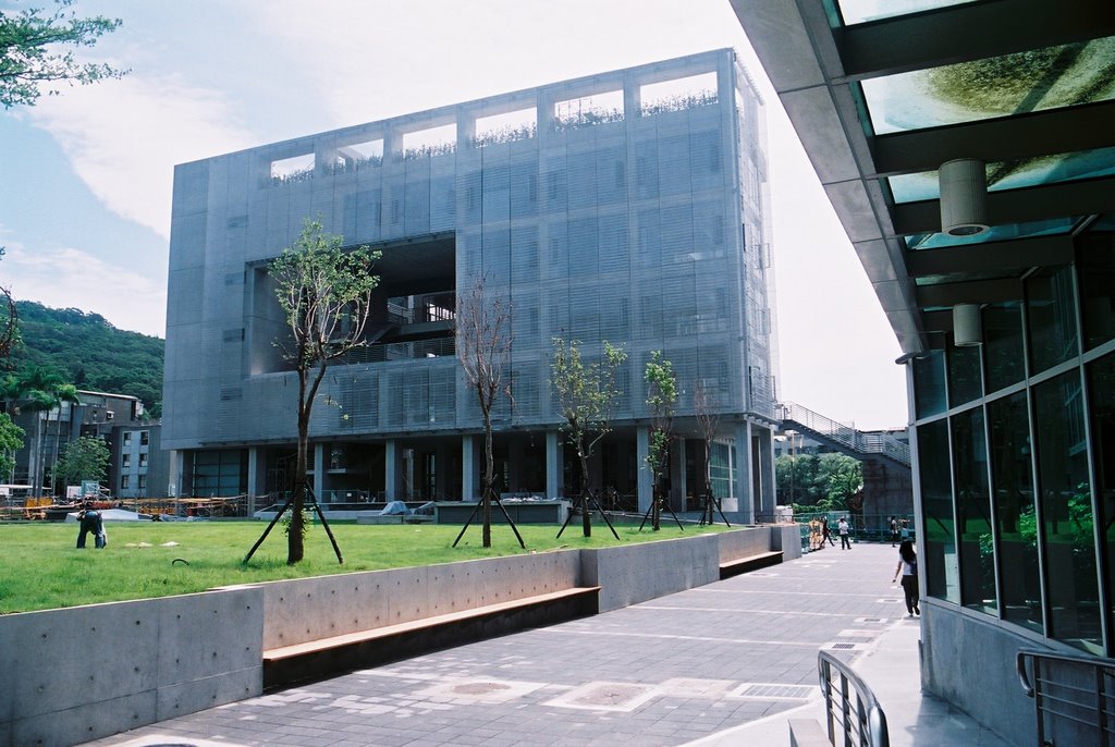  p> b>实践大学 /b>(英文名:shih chien university)简称"实践",是一