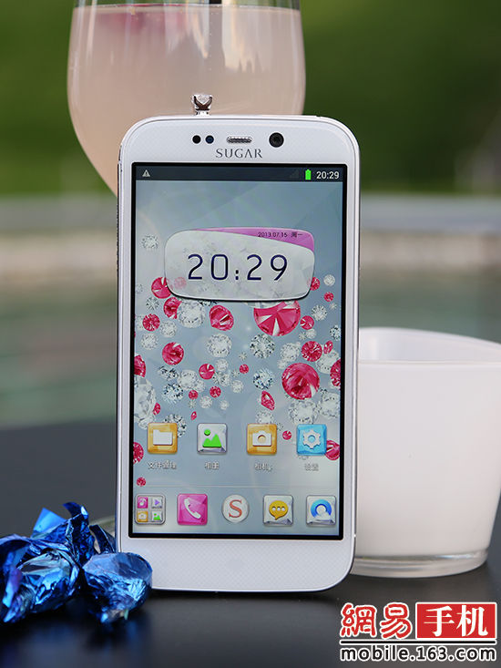  p data-id="gntgx4qtc5">sugar糖果手机于2013年创立, 致力融合现代