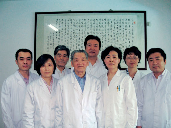  p data-id="gnwhfdc2p2">路洁,女,1958年生,主任中医师.