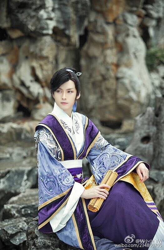  p data-id="gntr4coffr">小小白,中国知名coser