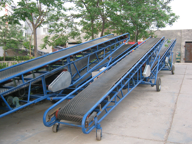  p>移动皮带输送机是一种工效高,使用,机动性好的连续输送装卸设备.