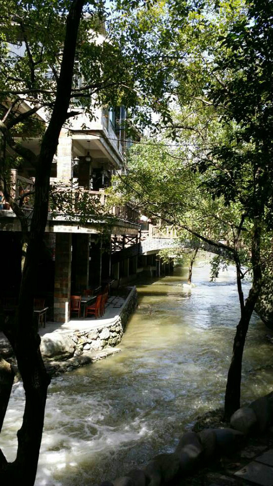  p>逸景园农家乐位于十堰市茅箭区百二河村大川路五十一号,座落于十房