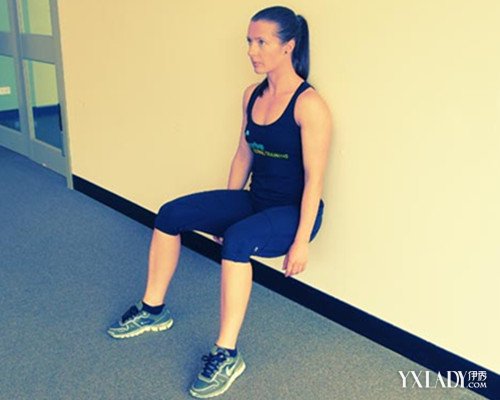 贴墙半蹲