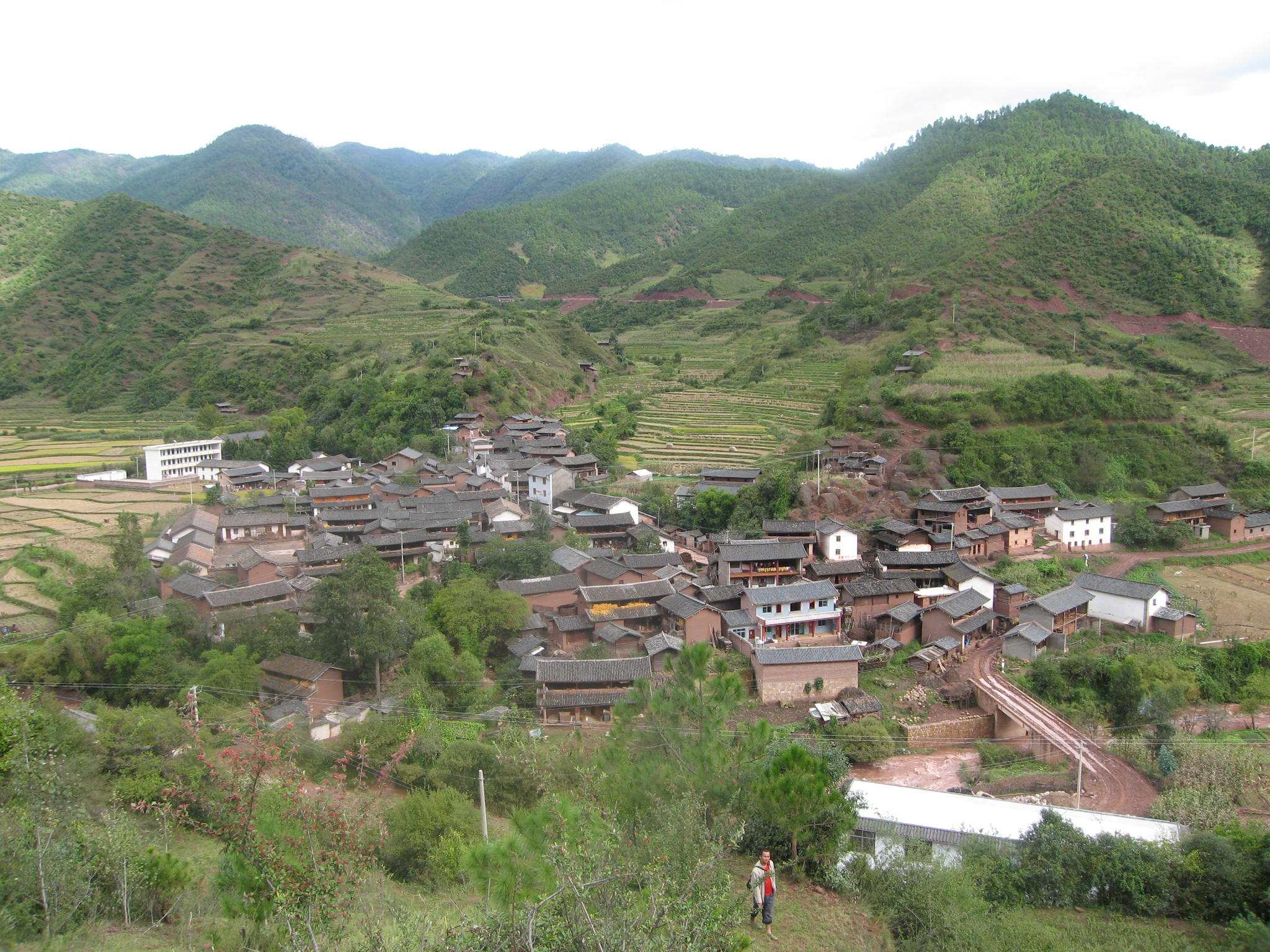  p>里麦槽自然村,隶属云南省文山壮族苗族自治州广南县黑支果乡黑支果