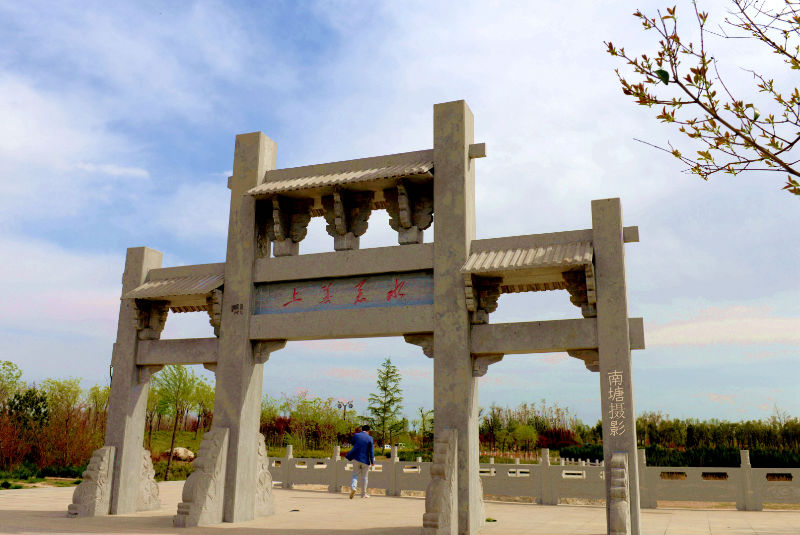  p>阳湖商业广场是江苏省常州市地处中国经济最发达地区,位于长江三角