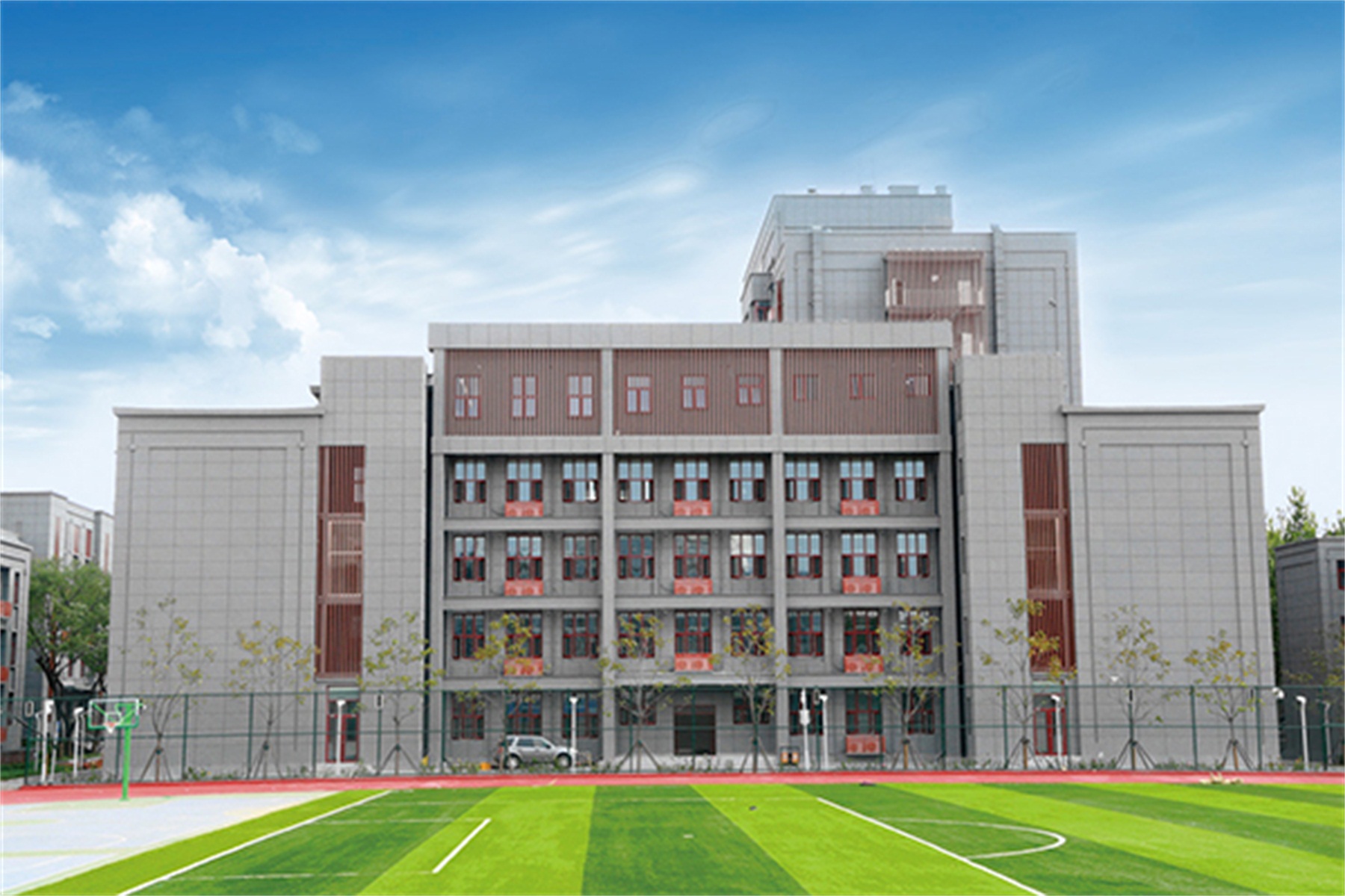 161 high school)是一所由北京市西城区教委主管的全日制公立完全中学