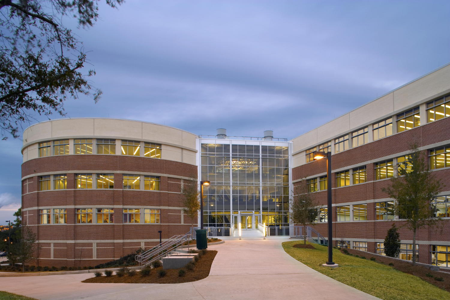  p>西佛罗里达大学(university of west florida)是一所建立于1963年