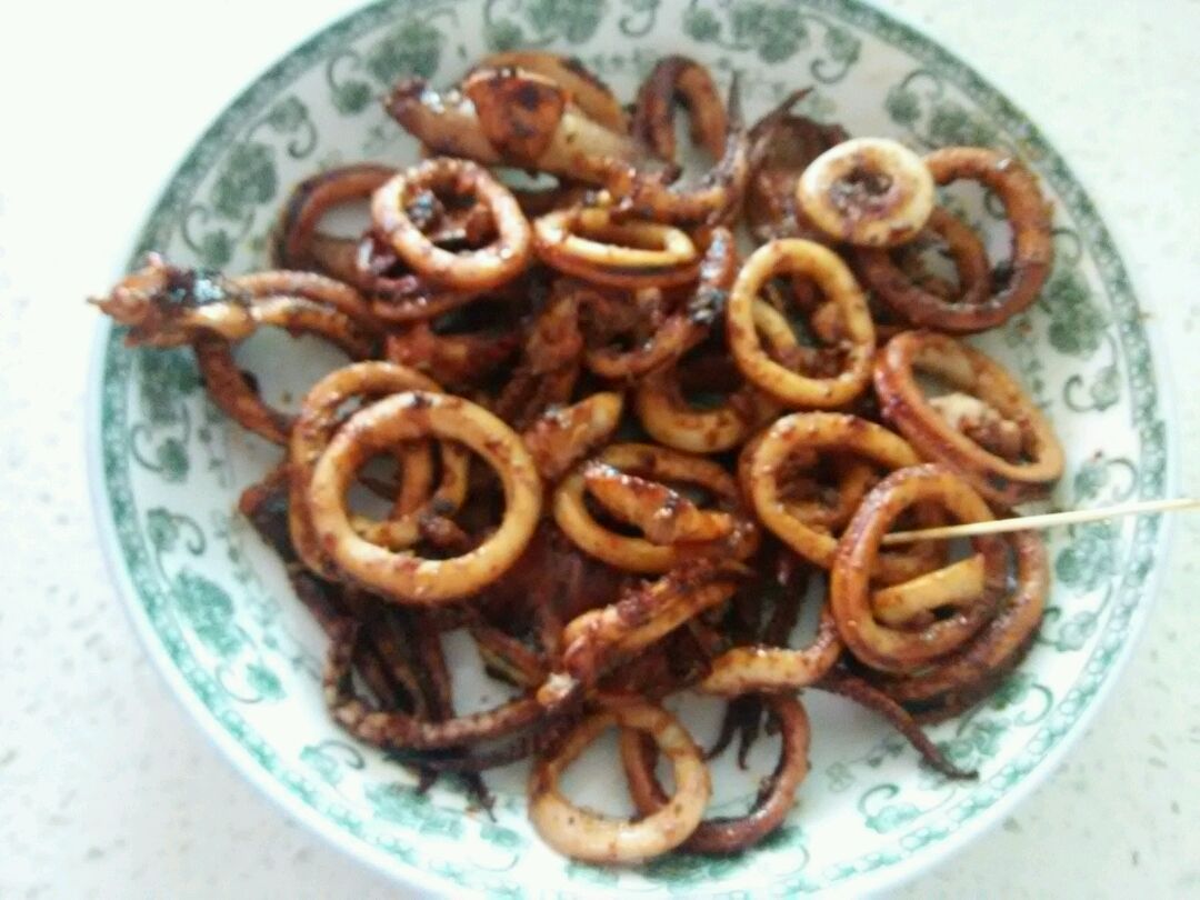  p>电饼铛烤鱿鱼是一道由鱿鱼等为主要食材做成的菜品,属于家常菜.