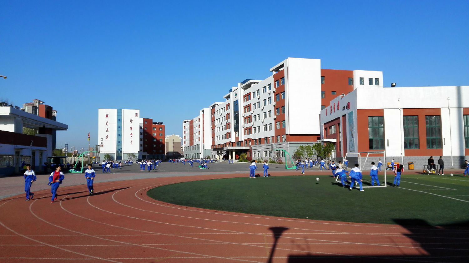  p>沈阳市沈阳育人中学是沈阳经济技术开发区重点建设项目,经过几年的
