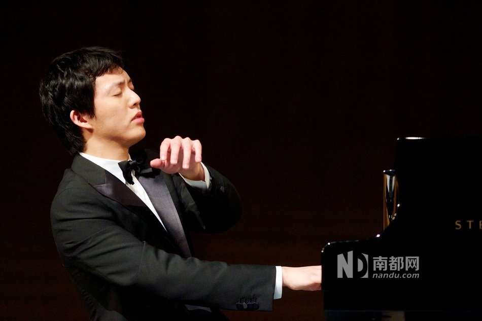  p>李云迪(yundi),1982年10月7日出生于中国重庆,钢琴演奏者.