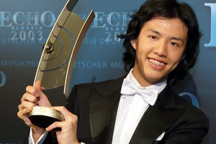  p>李云迪(yundi),1982年10月7日出生于中国重庆,钢琴演奏者.