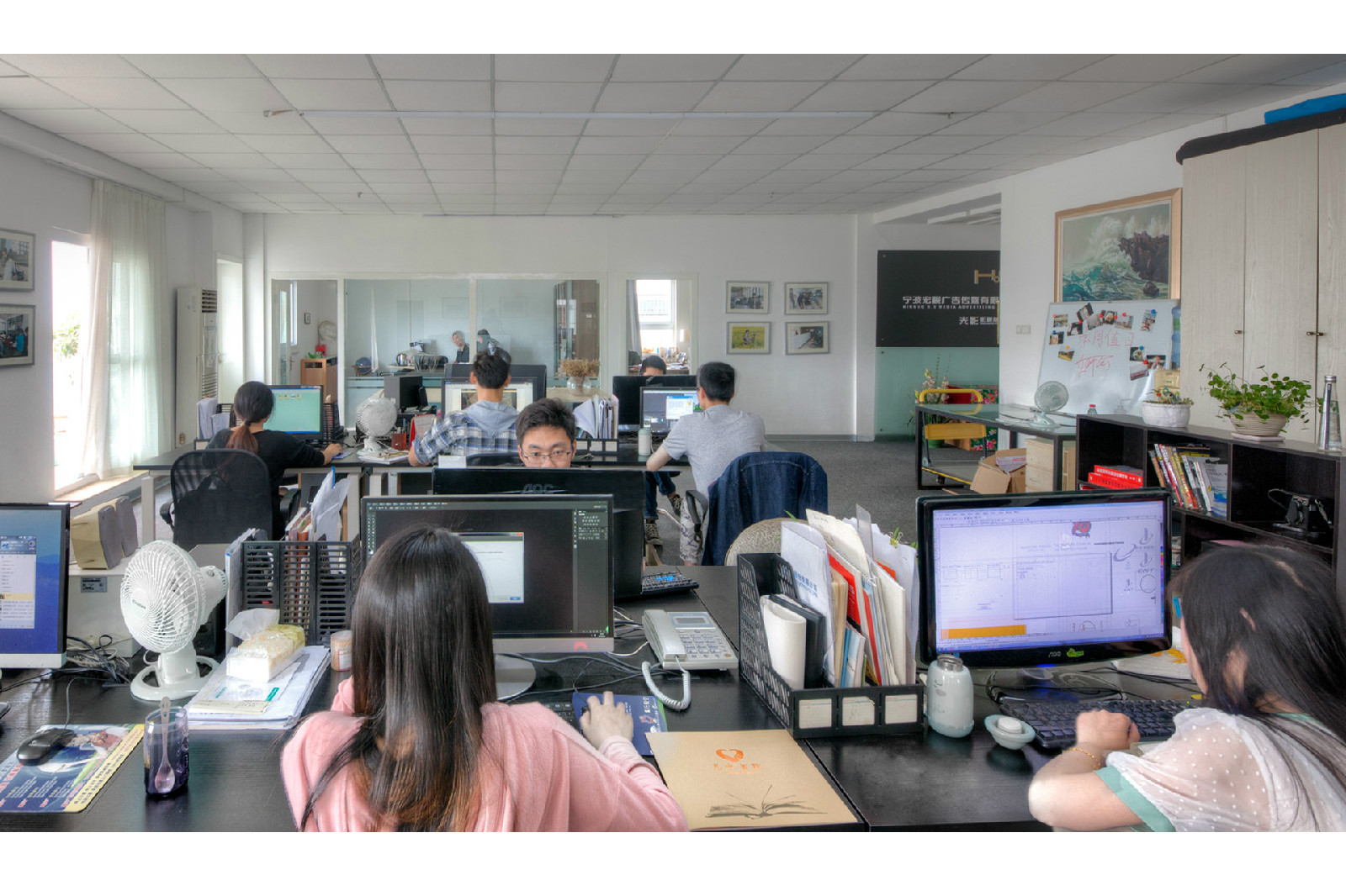 广告传媒有限公司,1999年成立,宏视传媒旗下逐步建立 b>光和影工作室