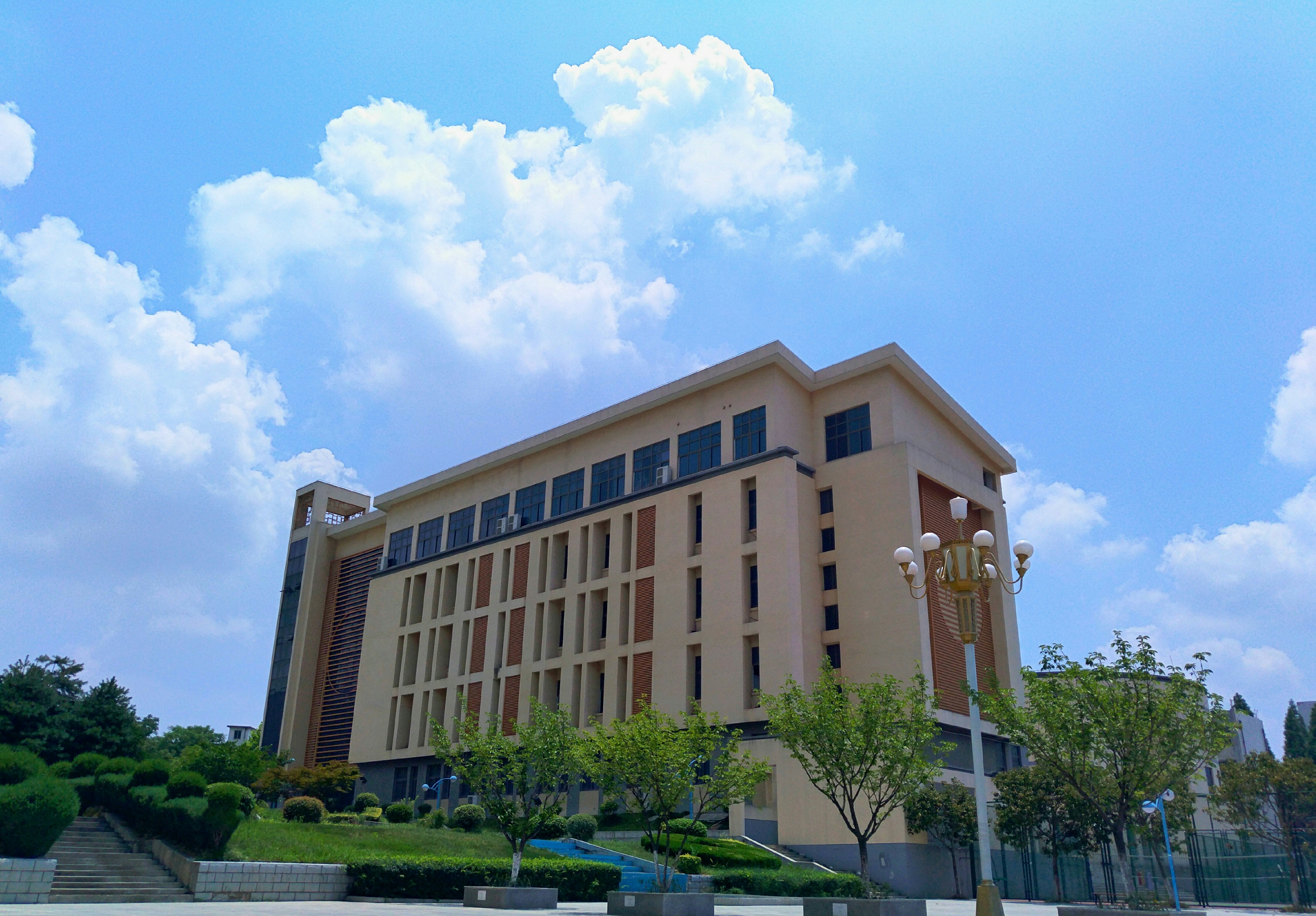 信阳师范大学