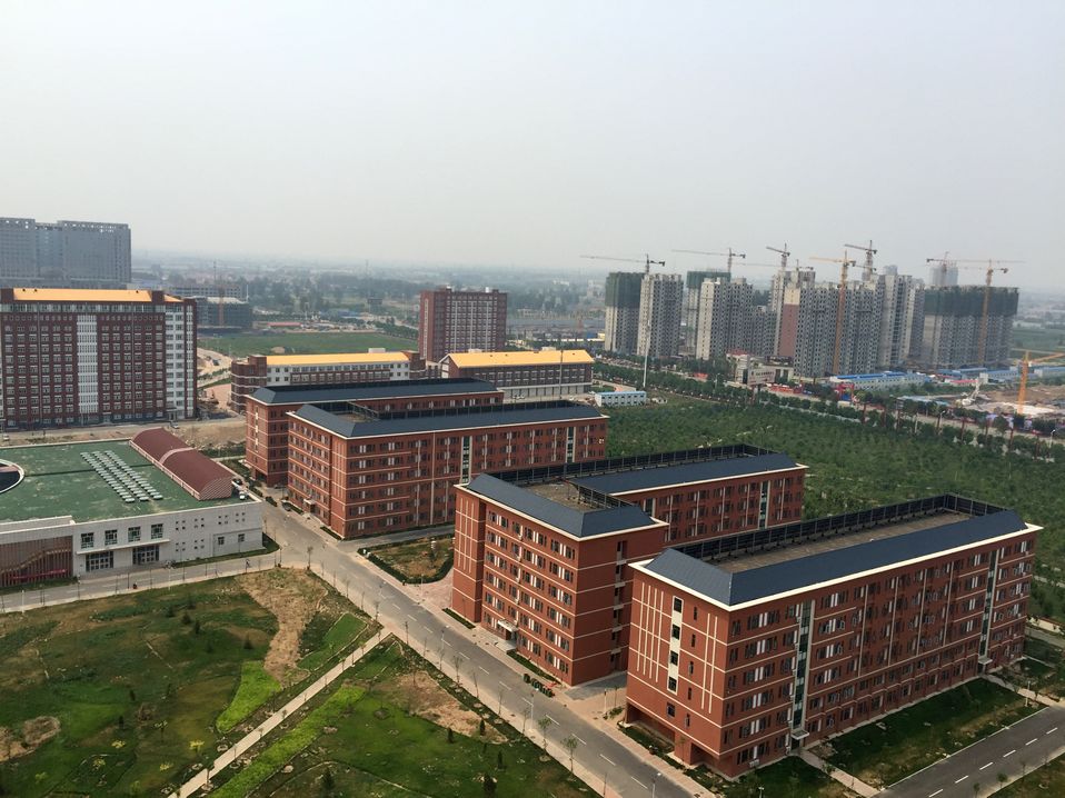  p>沧州一中始建于1913年,为河北省首批重点中学,中学百年名校.