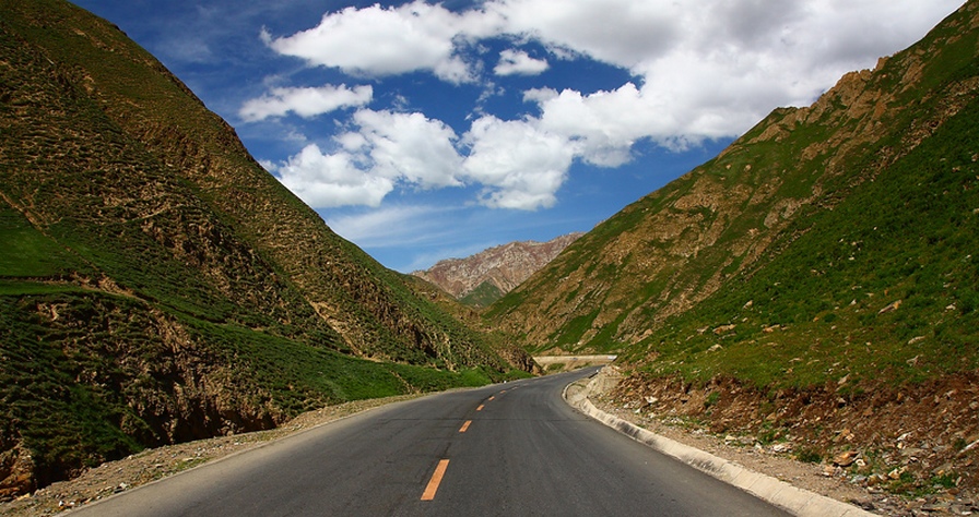  p>祁连山脉,位于中国 a target="_blank" href="/item/青海">青海 /a