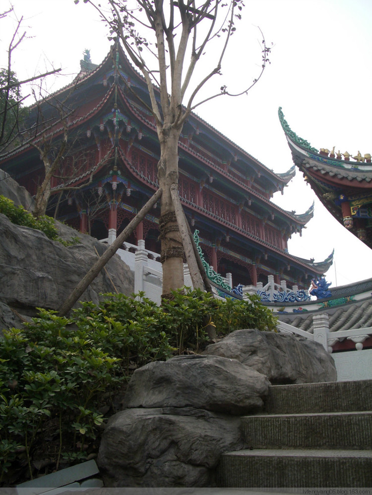  p data-id="gnfeqnqxoi">《下岩寺》位于重庆市云阳县龙脊岭公园的