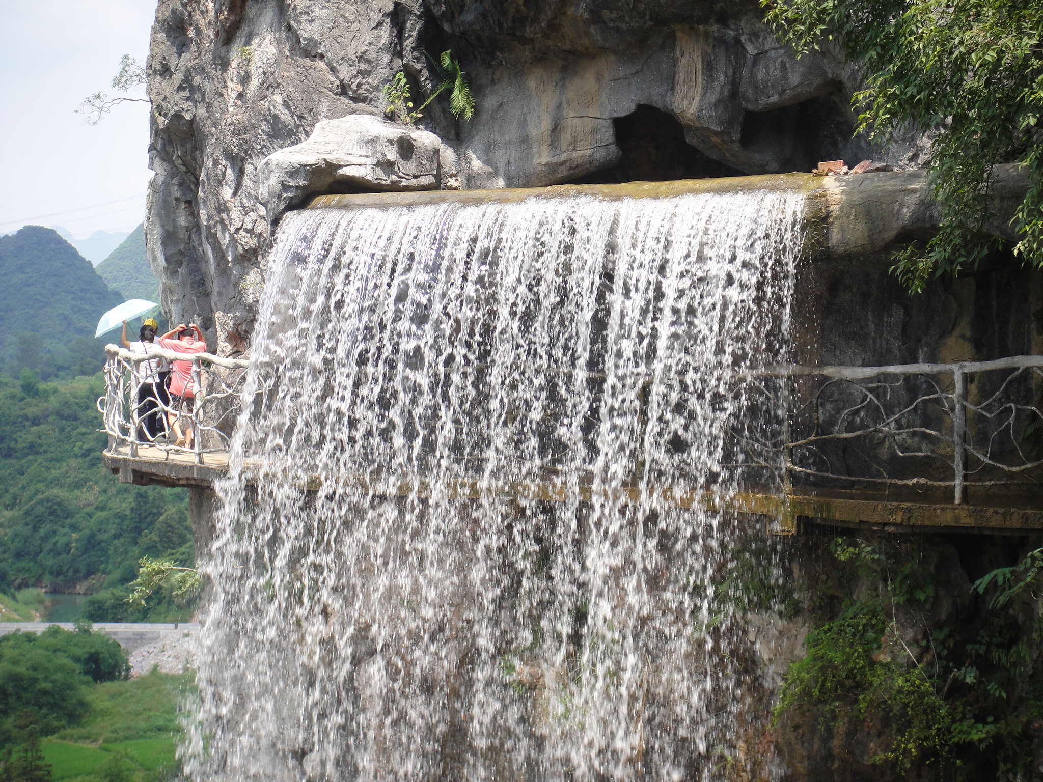  p>广东阳山国家地质公园是位于广东省清远市阳山县境内,面积79.