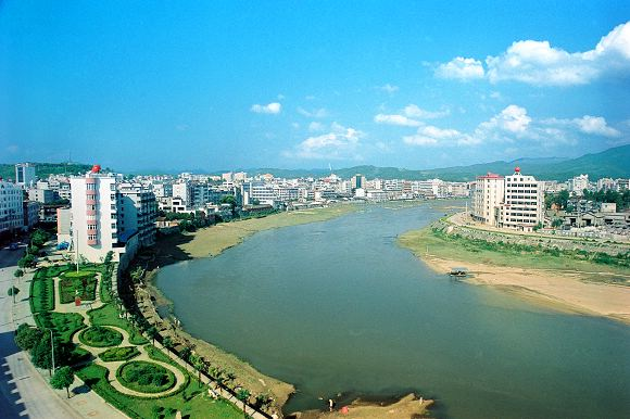 凤山镇,隶属于湖北省黄冈市 a target="_blank" href="/item/罗田县