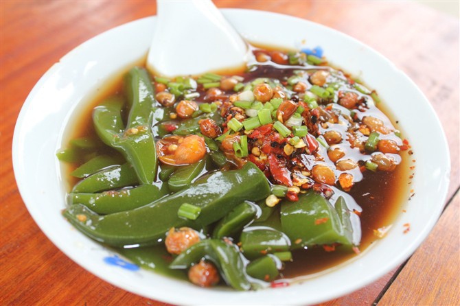  p>贵州特色神仙豆腐是以神仙树的叶子为主料的菜品. /p>