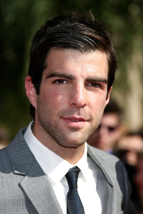  p>扎克瑞·昆图(zachary quinto),1977年6月2日出生于美国宾夕法尼亚