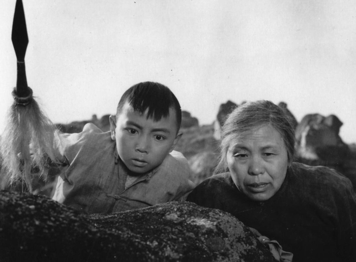  p>《白求恩大夫》是上海电影制片厂,八一电影制片厂联合拍摄的人物