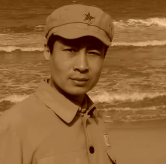 《解放海南岛》龙沐春饰邓华1