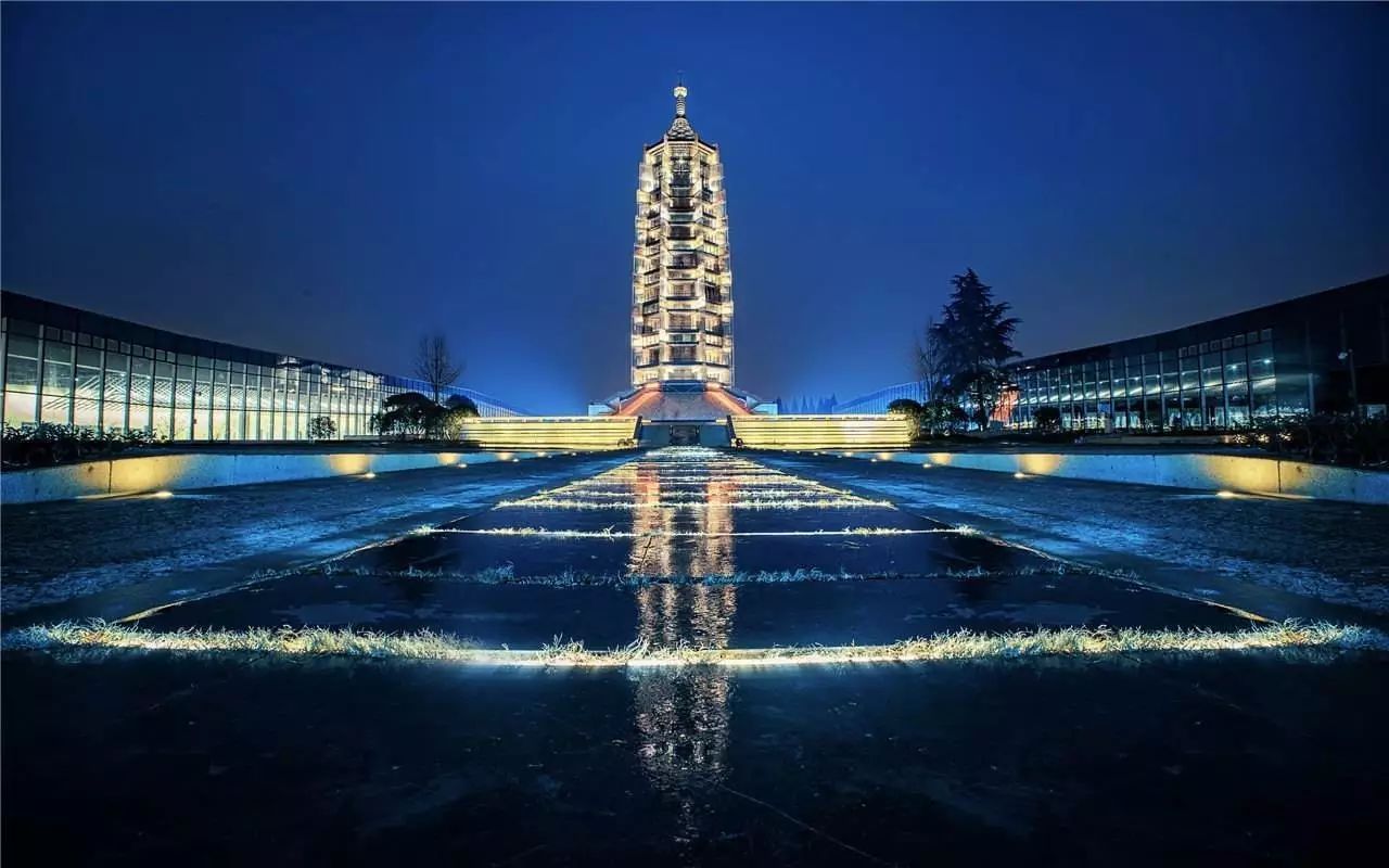  p>大报恩寺琉璃宝塔位于 a target="_blank" href="/item/南京市