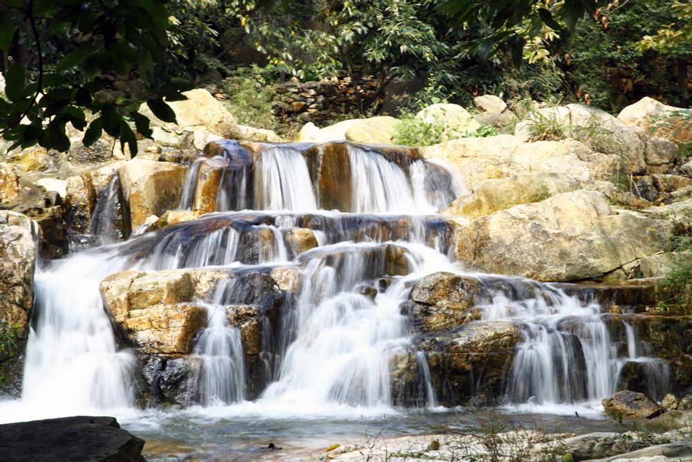  p data-id="gnvjvfr2mk">大洼风景区位于山东省临沂市平邑县城东北35