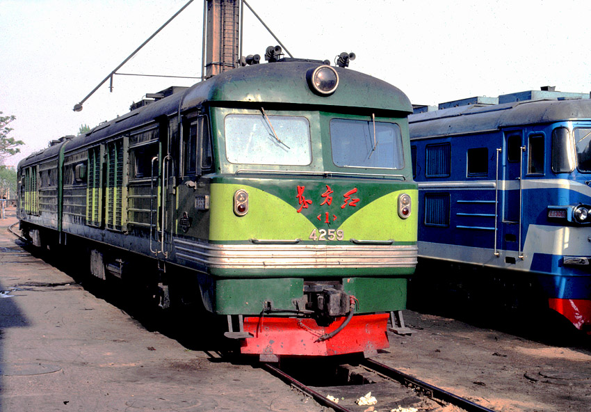 东方红1型内燃机车