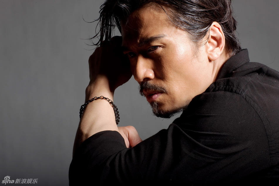  p>唐文龙,1969年11月17日出生于香港,中国香港男演员,歌手.