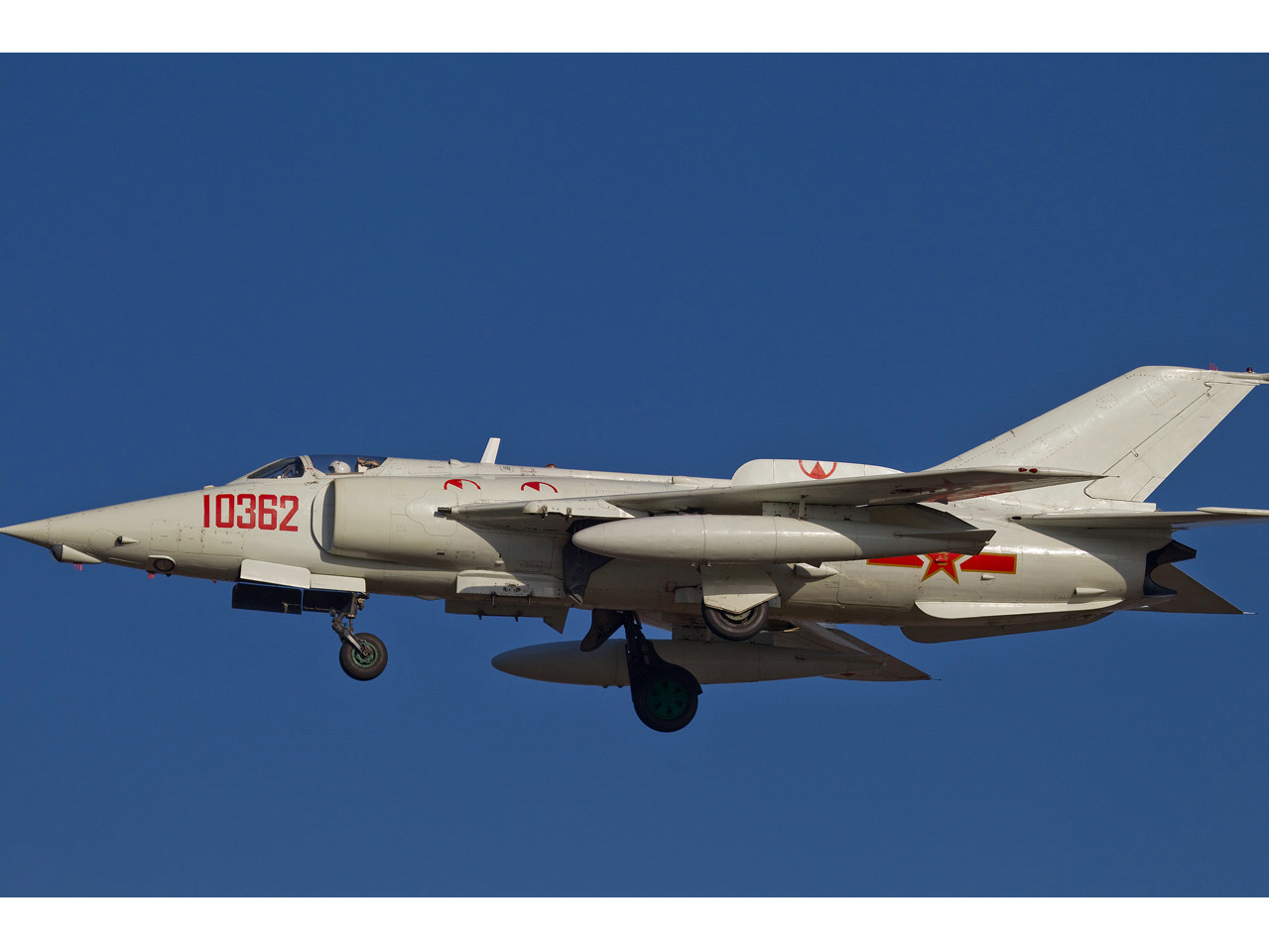 "go01xo8mb7">强-5(英文:q-5或a-5,北约代号:fantan,译文:番摊)强击机