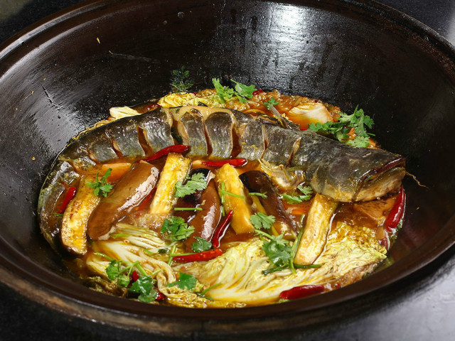 铁锅焖鱼