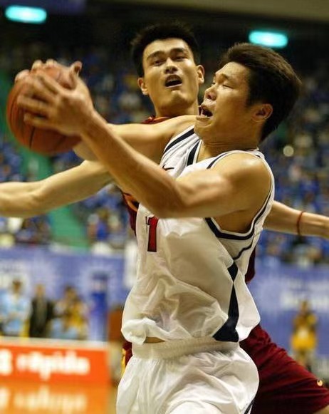  p>徐章勋,男,生于1974年6月3日,韩国职业篮球运动员,场上司职中锋,曾