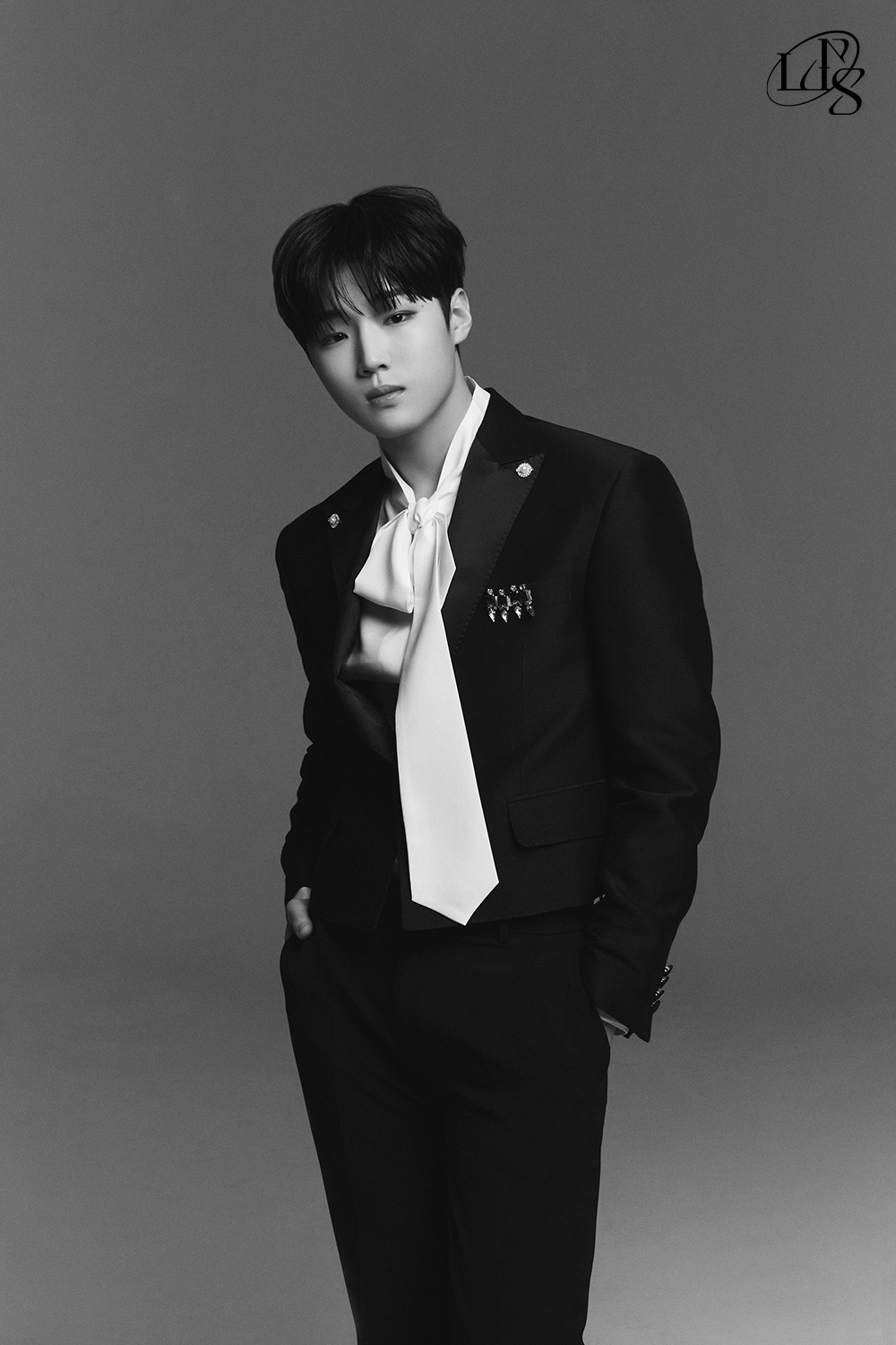 于2023年6月15日推出的韩国男子唱跳组合,由chael(      ),队长jin su