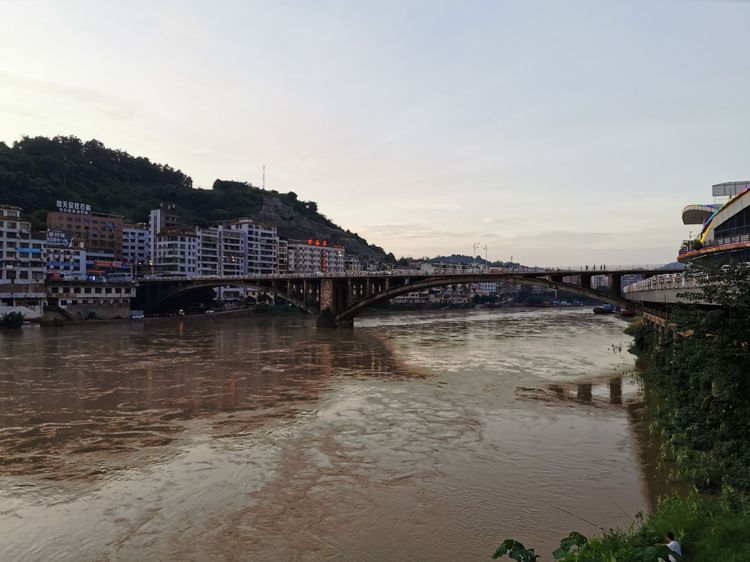  p>两河口镇,隶属贵州省 a target="_blank" href="/item/赤水市