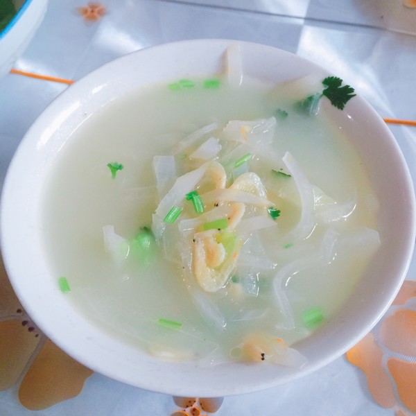 白萝卜虾皮汤