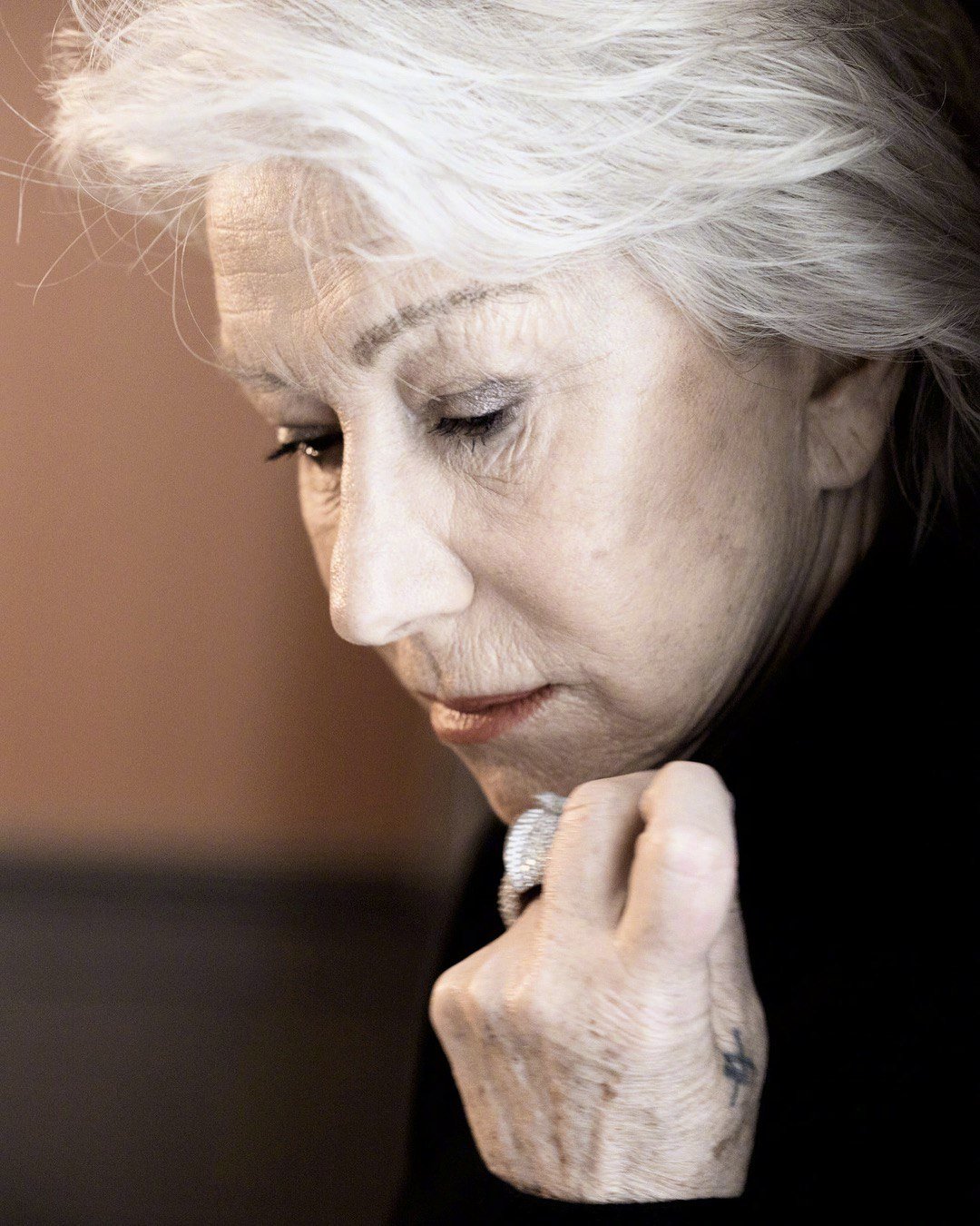  p>海伦·米伦 i>(helen mirren) /i>,1945年7月26日出生于英国伦敦