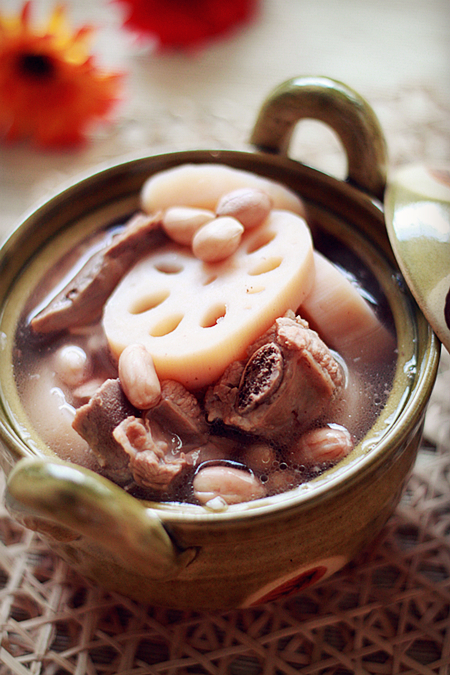 排骨花生莲藕汤