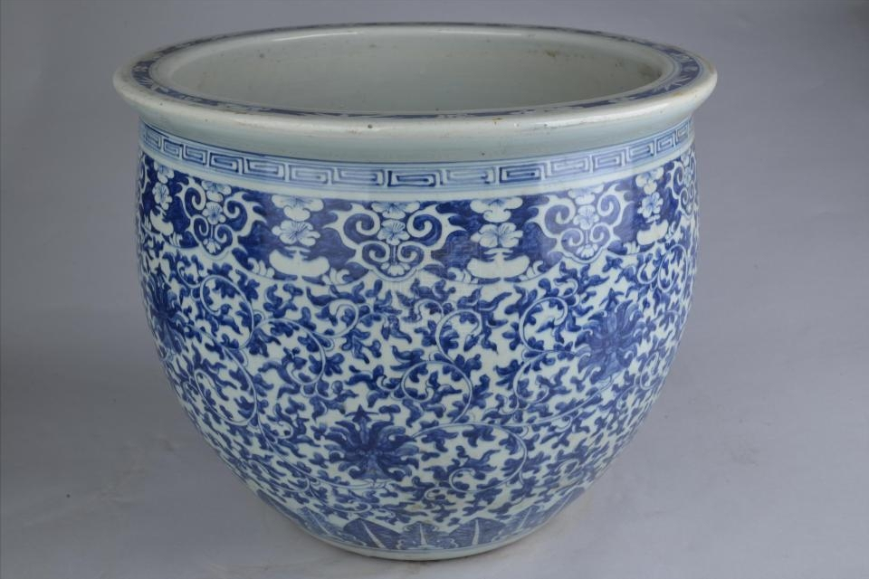 清青花缠枝莲纹大瓷缸