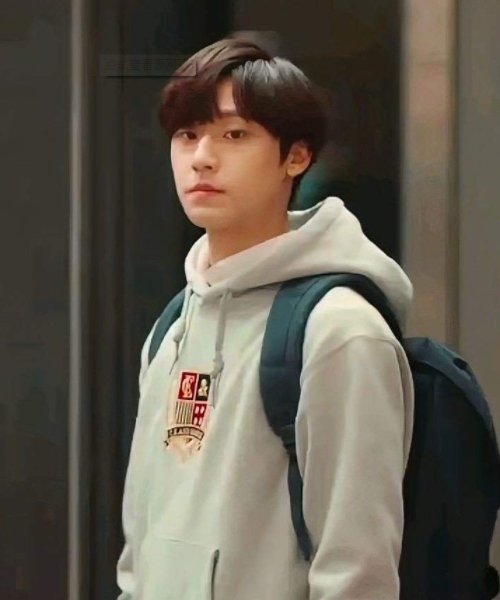  p>洪大英,男,河炳勋执导的奇幻剧《 a target=