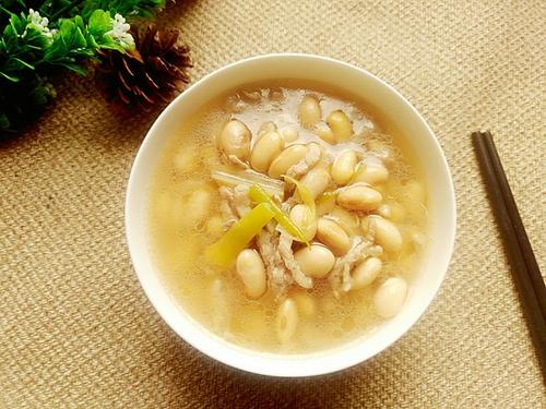  p>肉丝黄豆汤是一道美食,制作原料主要有大豆,猪肉,猪肉皮,猪排骨等.