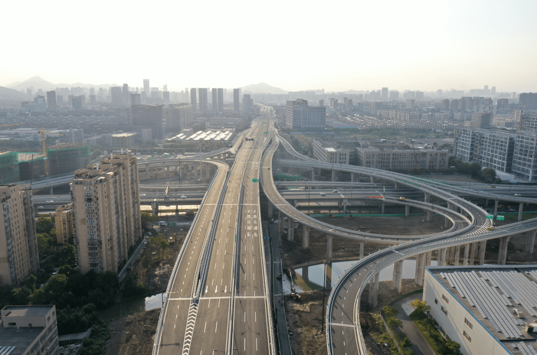  p>秋石高架路(qiushi eleveted expressway)是中国浙江省杭州市境内