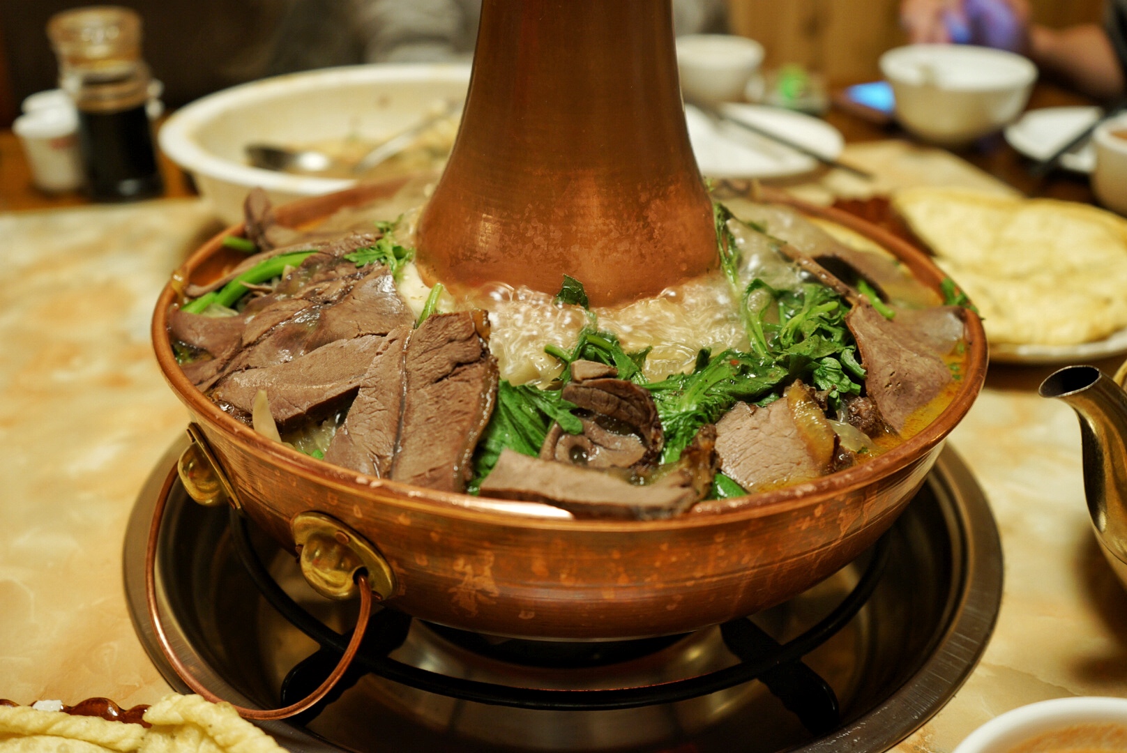 香格里拉传统美食之一,牦牛肉火锅选用丽江,香格里拉上好的纯牦牛肉