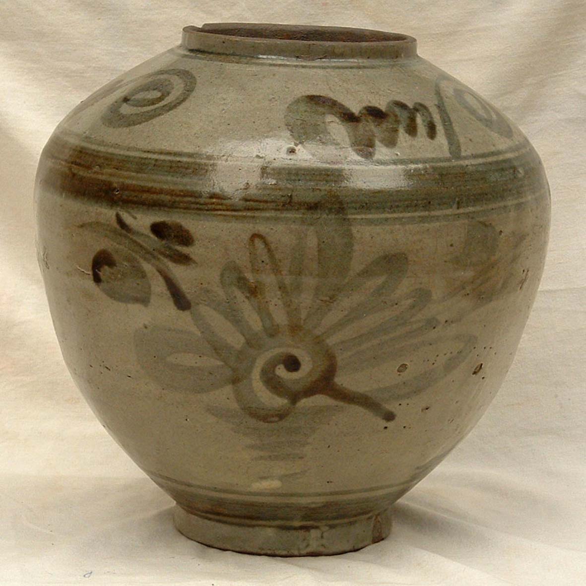  p>韩国利川地区有适合制作高丽青瓷,白瓷的泥土和水,堪称韩国瓷器之