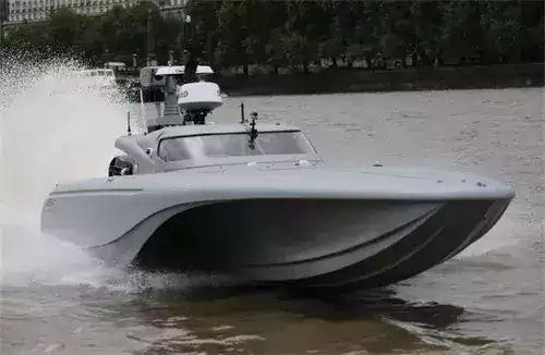  p>无人快艇"天行一号"2017年9月问世,最高航速超过50节(每小时92.